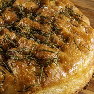 Alternative view of Focaccia de alecrim e sal grosso