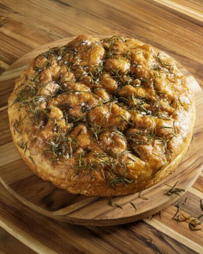 Focaccia de alecrim e sal grosso