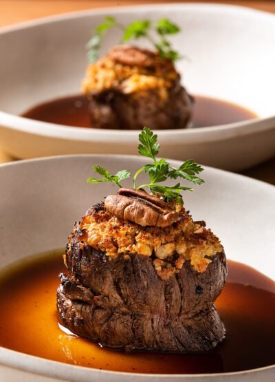 Filé em Crosta de nozes pecan ao molho Bourbon