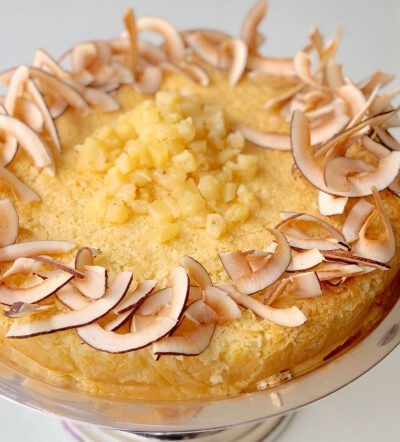 Cocada de Forno com tartar de abacaxi e fitas de coco queimado