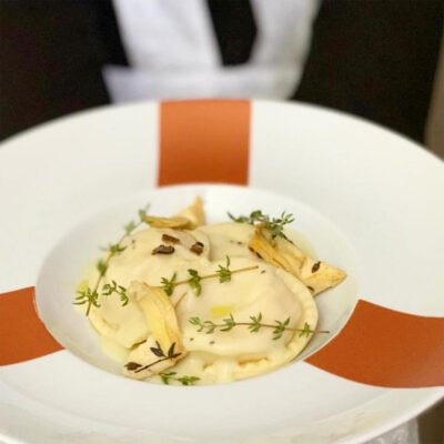Sorrentini de alcachofras e Brie ao molho funghi
