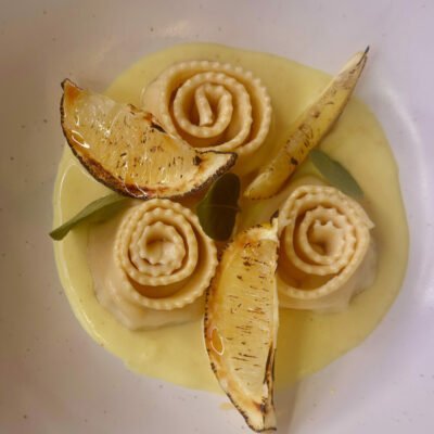 NOVIDADE! Rotolino de Burrata com Manjericão ao Molho de Siciliano