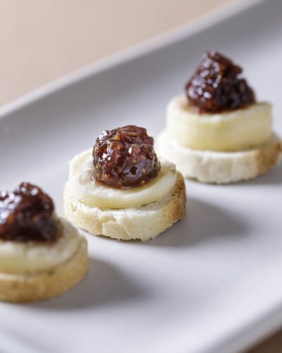 Alternative view of Mini bruscheta de Brie com compota de figos ao Porto