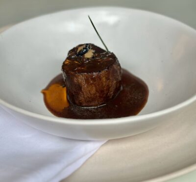 Alternative view of Tournedos de filé ao molho roti trufado
