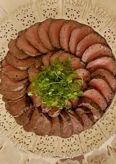 Rosbife ao molho mostarda e farofinha crocante de pão