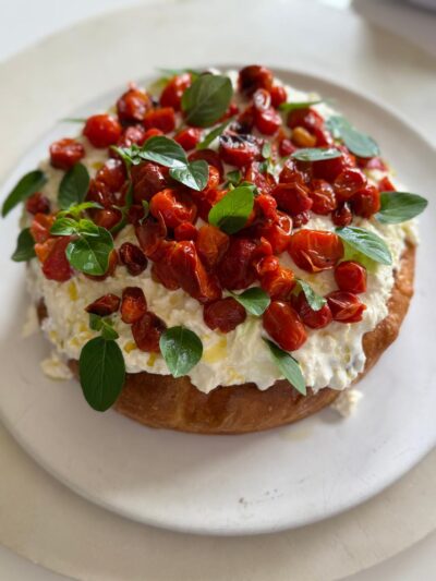 Focaccia Artesanal do Chef com Tomate confit com Stracciatella cremosa